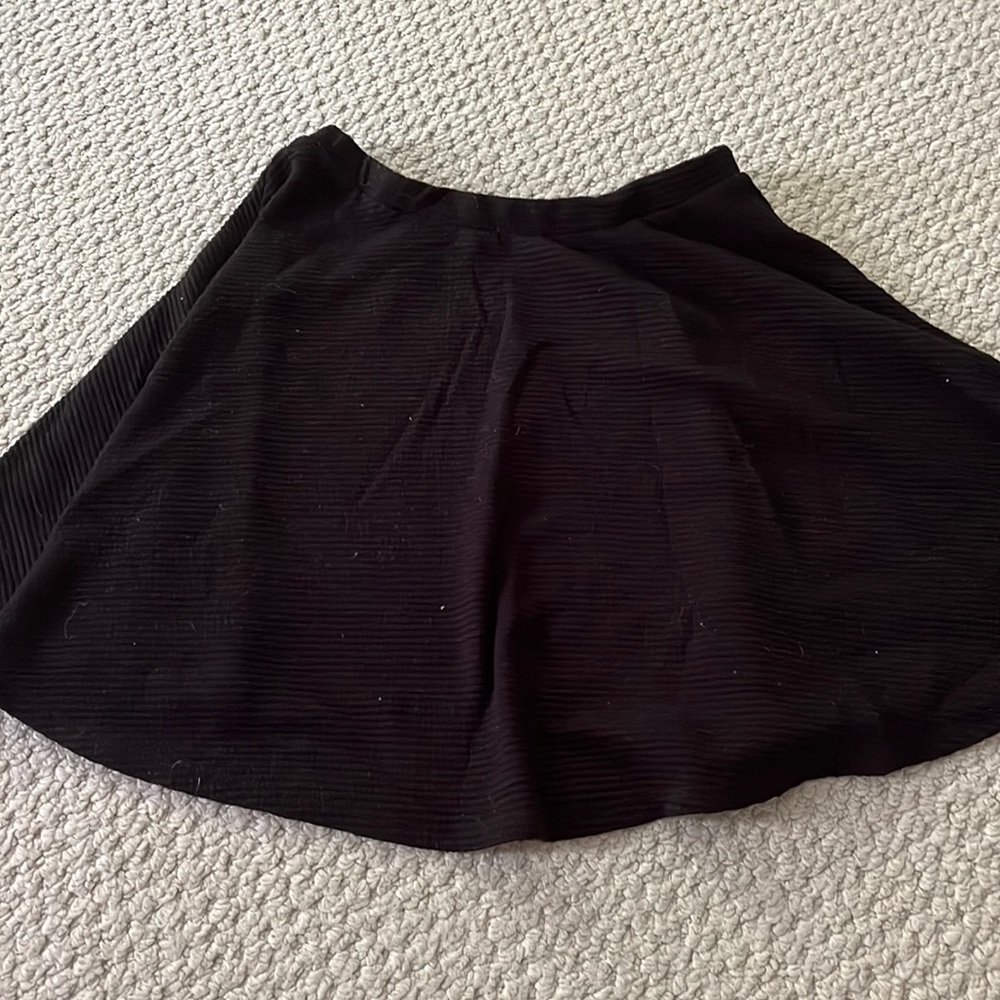 CHARLOTTE RUSSE SIZE M BLACK TEXTURED SKATER SKIRT